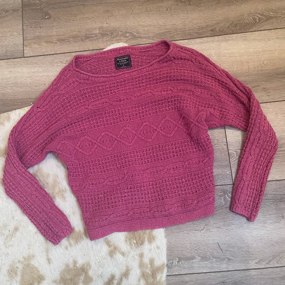 Abercrombie & Fitch Sweaters - Abercrombie & Fitch hot pink sweater